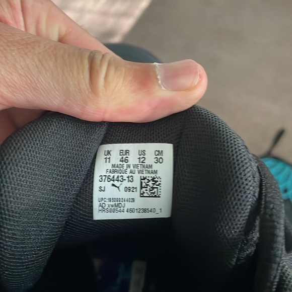 3 pairs of Puma basketball shoes - Picture 6 of 8